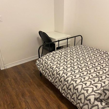 Budget Quad Room With En Suite Bathroom 36B Toronto Luaran gambar