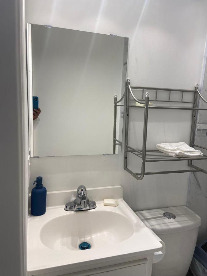 Budget Quad Room With En Suite Bathroom 36B Toronto Luaran gambar